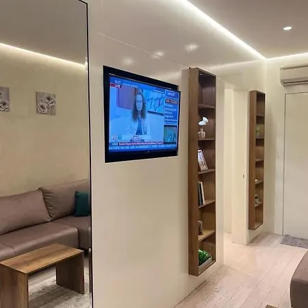 Center * Тирана