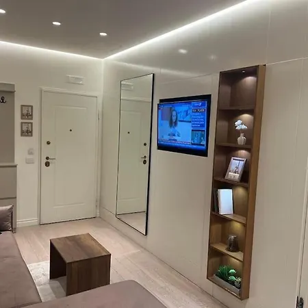 Center * Тирана